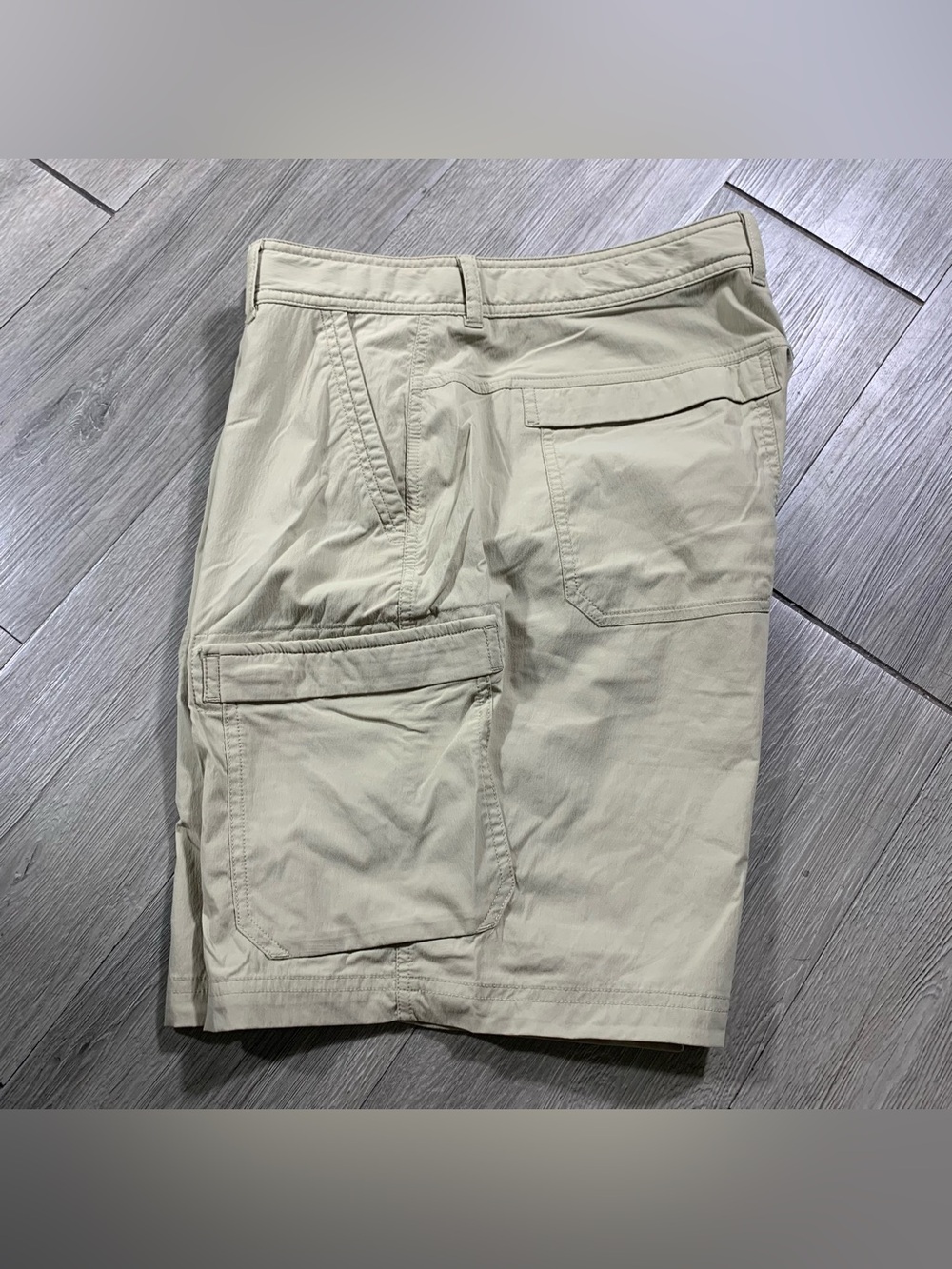 REI CO-OP Khaki Men’s Cargo Relaxed Fit Shorts Hiking Camping Outdoors size 32